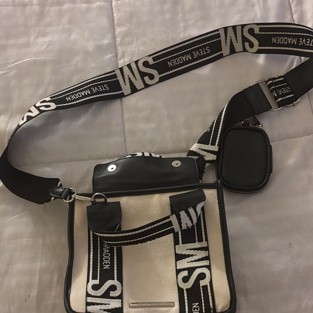Steve Madden Monochrome woman’s Messenger Bag